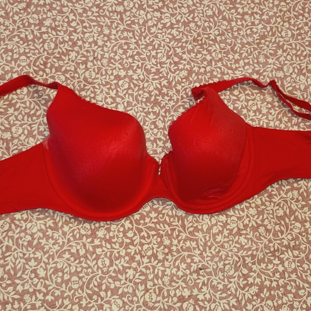 Victoria's secret body by victoria lined demi bra size 34DDD